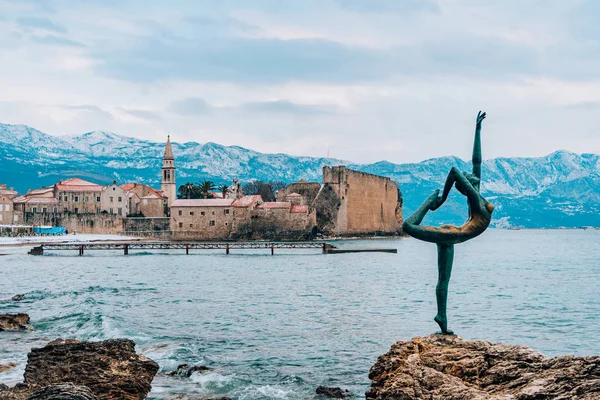 La statua Ballerina, Ballerina a Budva, Montenegro — Foto Stock