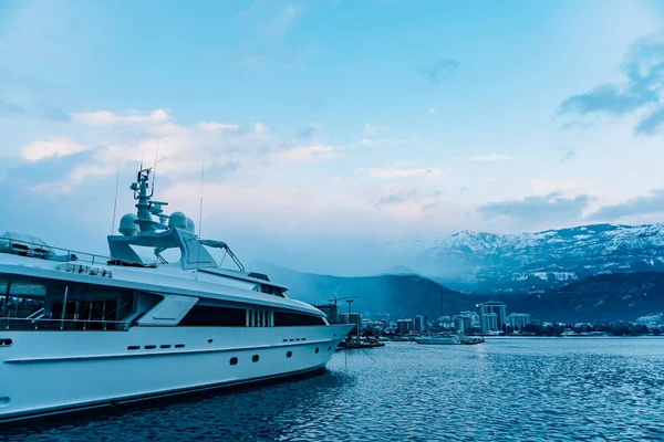 Luxury yachts on the coast in winter season. — Stock Photo, Image