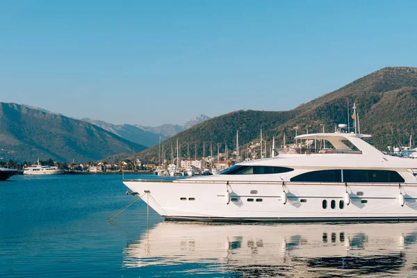 Porto Karadağ yat. Tivat elit alanı