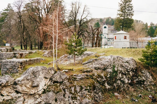 Den äldsta antika byggnaden i Cetinje gamla stan, The Vlaska Cour — Stockfoto