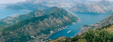 Kotor Körfezi tepelerden. Mount Lovcen için bay göster