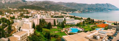 Otel görünümünden Becici Promenade