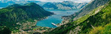 Kotor Körfezi tepelerden. Mount Lovcen için bay göster