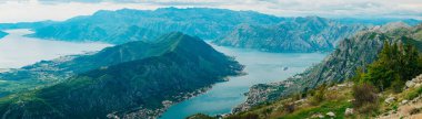 Kotor Körfezi tepelerden. Mount Lovcen için bay göster