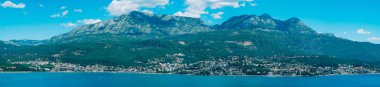 Herceg Novi, tam tersine, th karşı kıyıdan görünümü