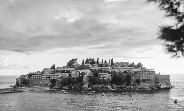 Wyspa Sveti Stefan, czarno-białe zdjęcie. Czarnogóra, A — Zdjęcie stockowe