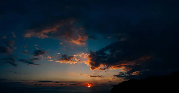 Захід сонця над морем. Захід сонця над Адріатичного моря. Сонця, щоб сидіти робити — стокове фото