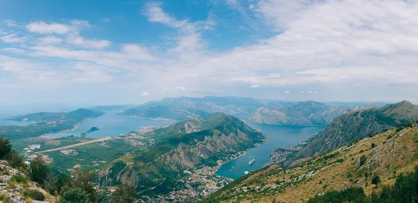 Bucht von Kotor von den Höhen. Blick vom Berg Lovcen auf die Bucht — Stockfoto