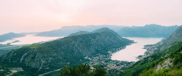 Bucht von Kotor von den Höhen. Blick vom Berg Lovcen auf die Bucht — Stockfoto