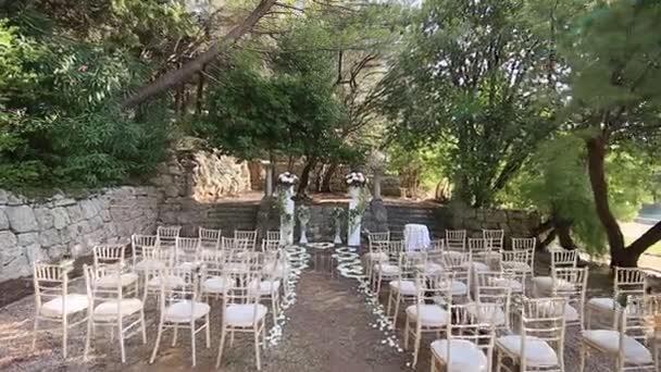 Visite de la cérémonie de mariage dans les bois. Villa Milocer à Mon — Video