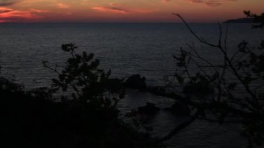 Günbatımı denize. Adriyatik Denizi üzerinde gün batımı. Güneş'e oturmak yapmak