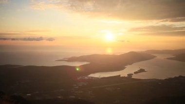 Lovcen Tivat dağ manzarası. Tivat Havaalanı. Lustica Penins