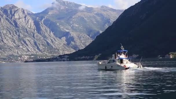 Sailboat in the ancient town of Perast in Bay of Kotor, Monteneg — Stock Video