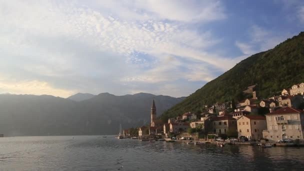 A régi város Perast a parton a Kotori-öböl, Montenegró. Th — Stock videók
