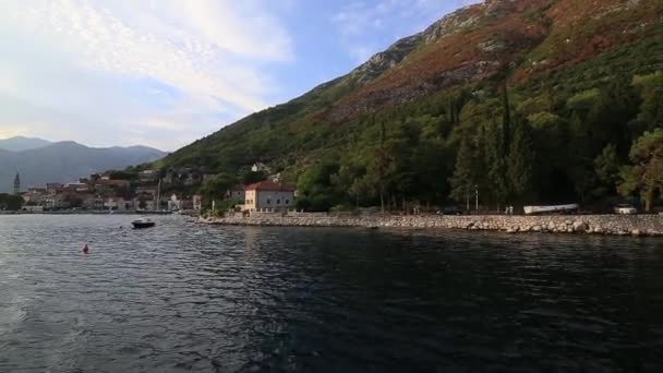 Staré městečko Perast na břehu zálivu Kotor, Černá Hora. Th — Stock video