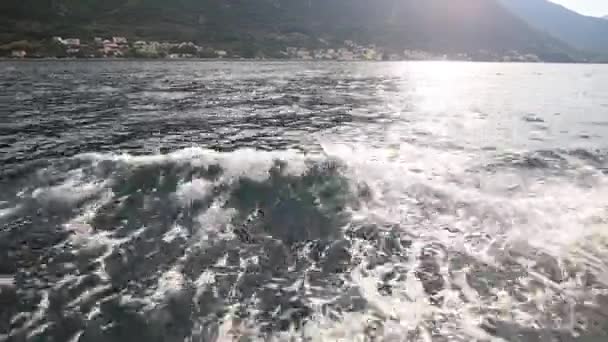 Passeio de barco na Baía de Kotor — Vídeo de Stock