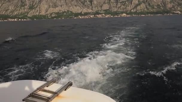 Passeio de barco na Baía de Kotor — Vídeo de Stock