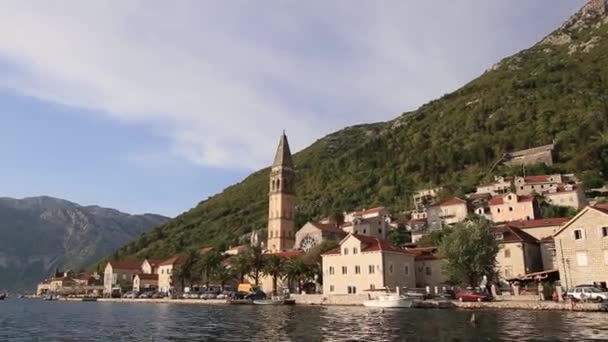 Eski şehir, Perast Kotor Koyu'ndaki, Karadağ kıyısında. İnci — Stok video