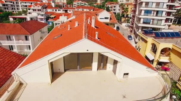 Villa Rafailovici, Karadağ Köyü denize yakın. AE — Stok video