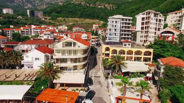 Moradia perto do mar na aldeia de Rafailovici, Montenegro. Ae... — Vídeo de Stock