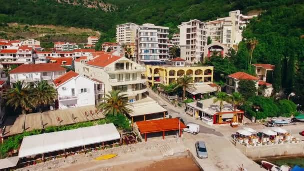 Villa in der Nähe des Meeres im Dorf rafailovici, Montenegro. ae — Stockvideo