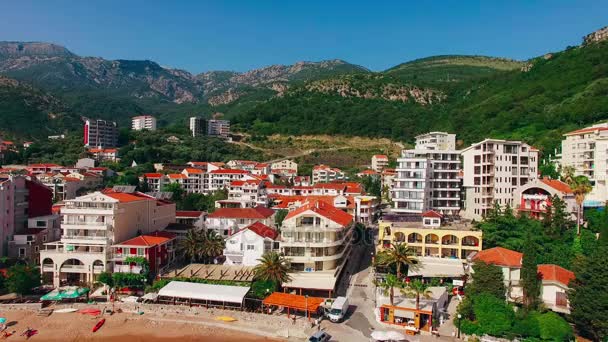 Villa vicino al mare nel villaggio di Rafailovici, Montenegro. Ae. — Video Stock