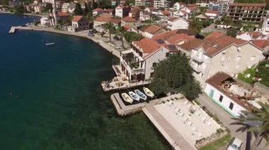 Shore Kotor Koyu'ndaki oteli. Hava