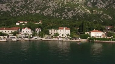 Villa Ljuta köyü var. Karadağ, Kotor Koyu'ndaki, Adr