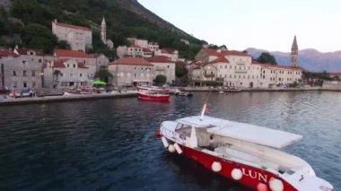 Kotor Körfezi bota. Karadağ, Adriyatik su