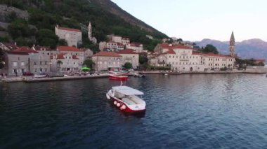 Kotor Körfezi bota. Karadağ, Adriyatik su
