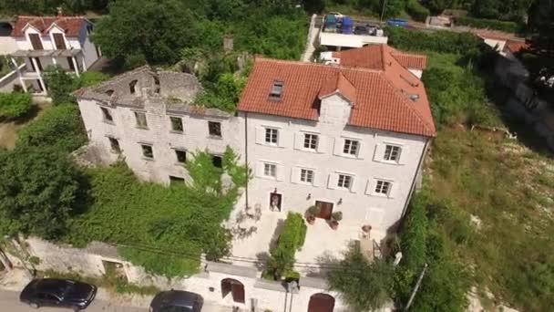 别墅是在 Ljuta 村。黑山，科托尔湾，Adr — 图库视频影像