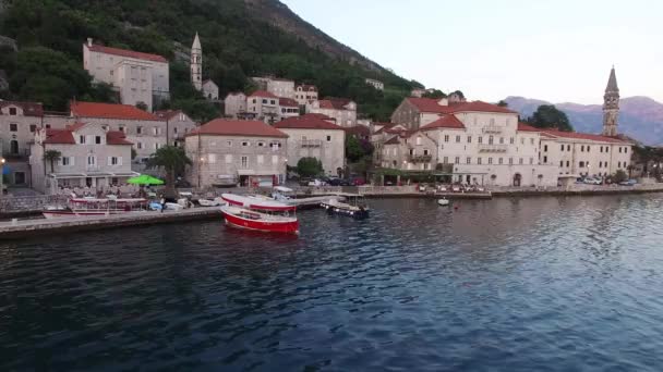 Η παλιά πόλη της Perast στην ακτή του κόλπο του Κότορ, Μαυροβούνιο. Ου — Αρχείο Βίντεο