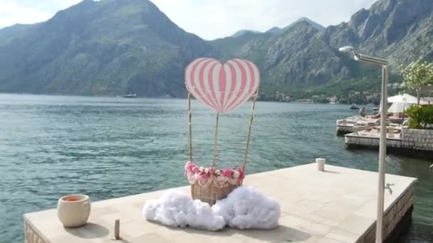 Decorações de casamento. Balão. Fotozona. Cerimônia de casamento no — Vídeo de Stock