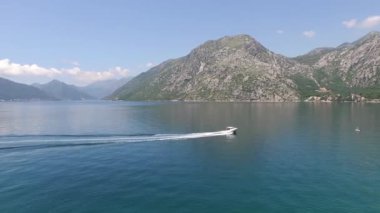 Kotor Körfezi bota. Karadağ, Adriyatik su