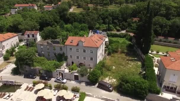 The villa is in the village of Ljuta. Montenegro, Kotor Bay, Adr — Stock Video