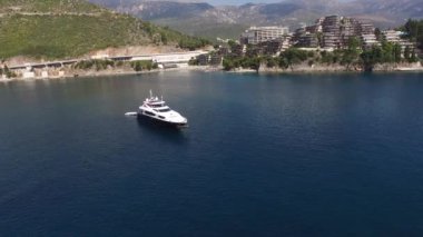 Deniz, hava fotoğrafçılığı dron, Budva yakınındaki Dukley G yat