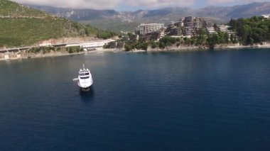 Deniz, hava fotoğrafçılığı dron, Budva yakınındaki Dukley G yat