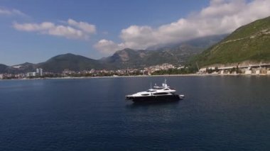 Deniz, hava fotoğrafçılığı dron, Budva yakınındaki Dukley G yat
