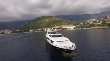 Deniz, hava fotoğrafçılığı dron, Budva yakınındaki Dukley G yat