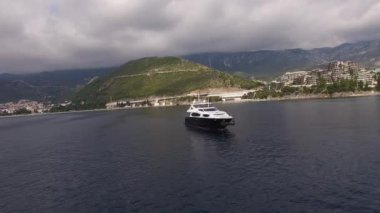 Deniz, hava fotoğrafçılığı dron, Budva yakınındaki Dukley G yat