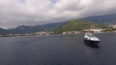 Deniz, hava fotoğrafçılığı dron, Budva yakınındaki Dukley G yat