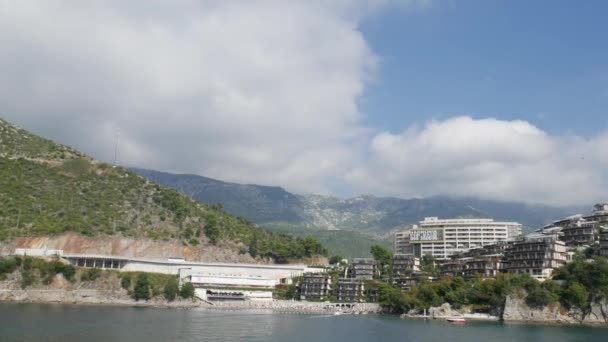 Complejo hotelero de lujo Dukley Gardens en Budva, Montenegro. Tiro. — Vídeos de Stock