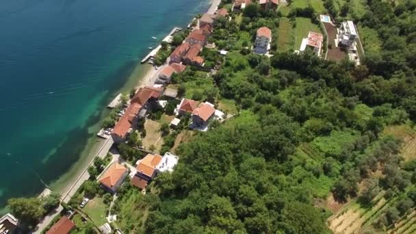 Terrenos en venta en Montenegro. Hotel junto al mar. La ciudad de Prcan — Vídeo de stock