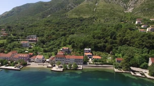 Tomter till salu i Montenegro. Hotell vid havet. Den stad av Prcan — Stockvideo