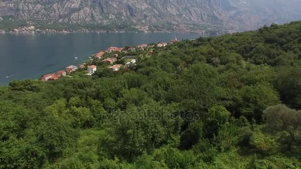 Οικόπεδο προς πώληση στο Μαυροβούνιο. Ξενοδοχείο δίπλα στη θάλασσα. Η πόλη της Prcan — Αρχείο Βίντεο