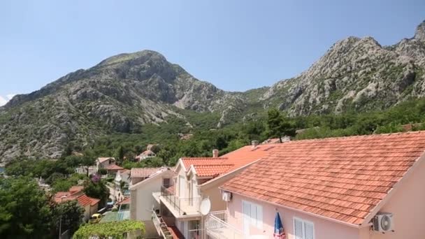 Villa vid havet. Montenegro, Kotor Bay, Adriatiska — Stockvideo