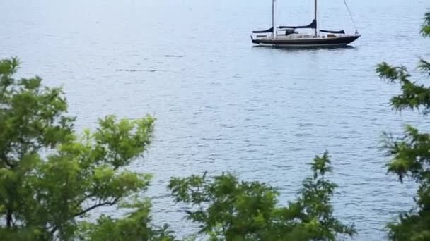 游艇，船，船在亚德里亚海、 黑山科托尔湾的 — 图库视频影像