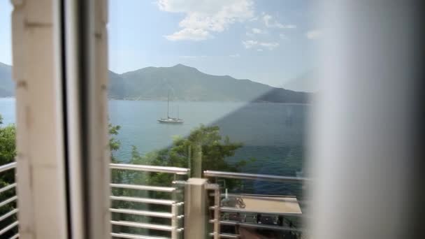 Iates, barcos, navios na Baía de Kotor, Mar Adriático, Montenegro — Vídeo de Stock