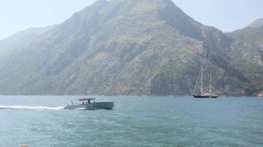 Kotor Körfezi bota. Karadağ, Adriyatik su