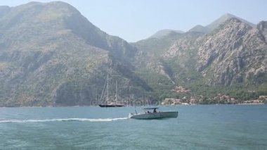 Kotor Körfezi bota. Karadağ, Adriyatik su